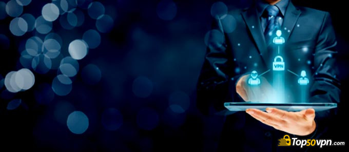 Comment fonctionne un VPN: un homme tenant une tablette avec un VPN actif.